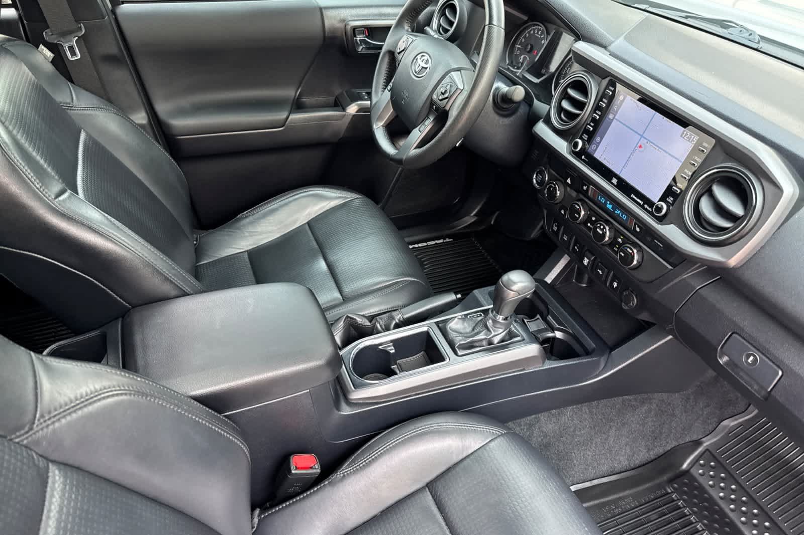 Used 2020 Toyota Tacoma TRD Sport w/ TRD Premium Sport Package AWD/4WD image 15