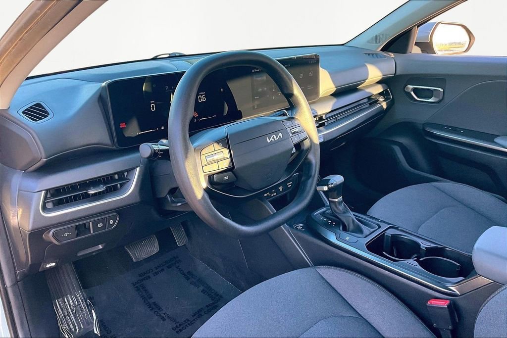 Used 2025 Kia K4 LXS image 13
