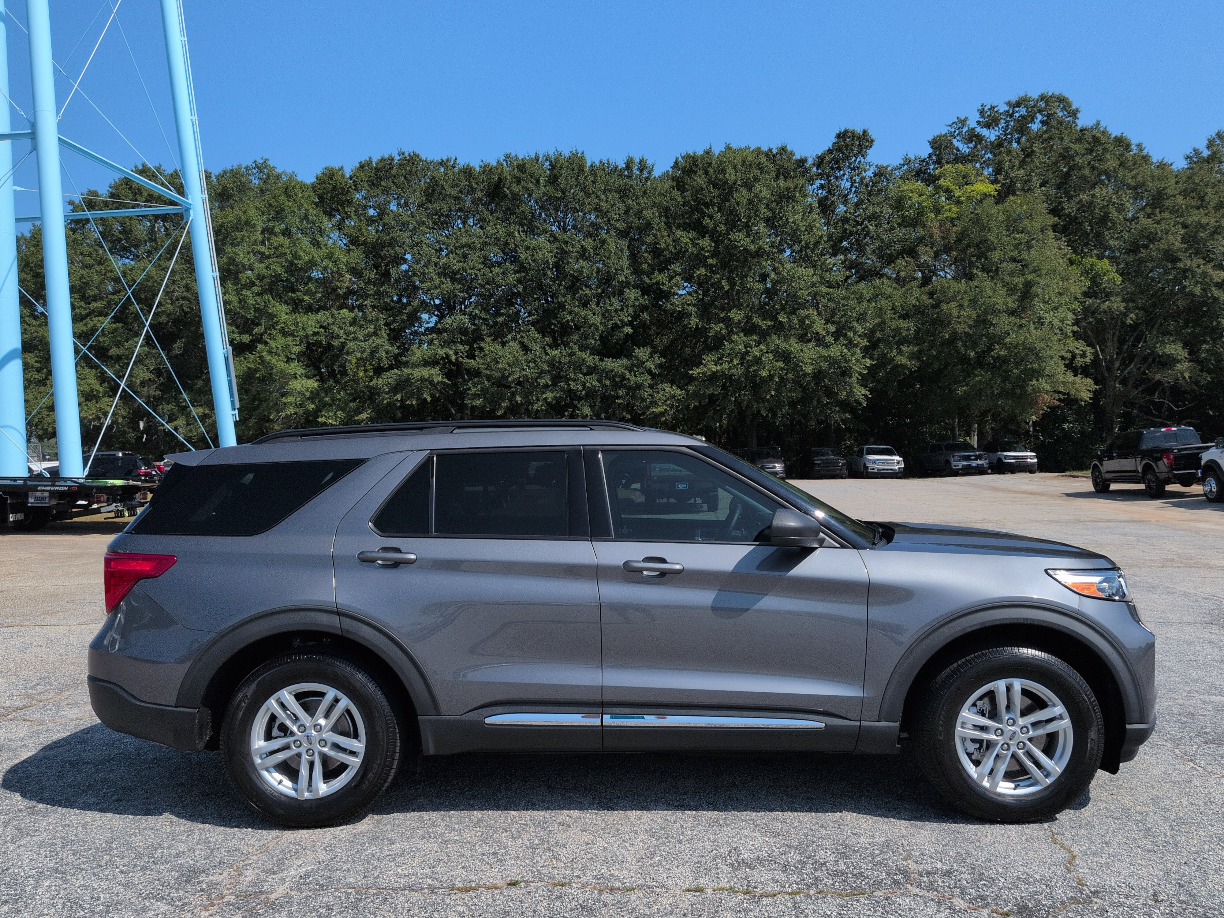 Certified 2022 Ford Explorer XLT w/ Equipment Group 202A RWD image 2