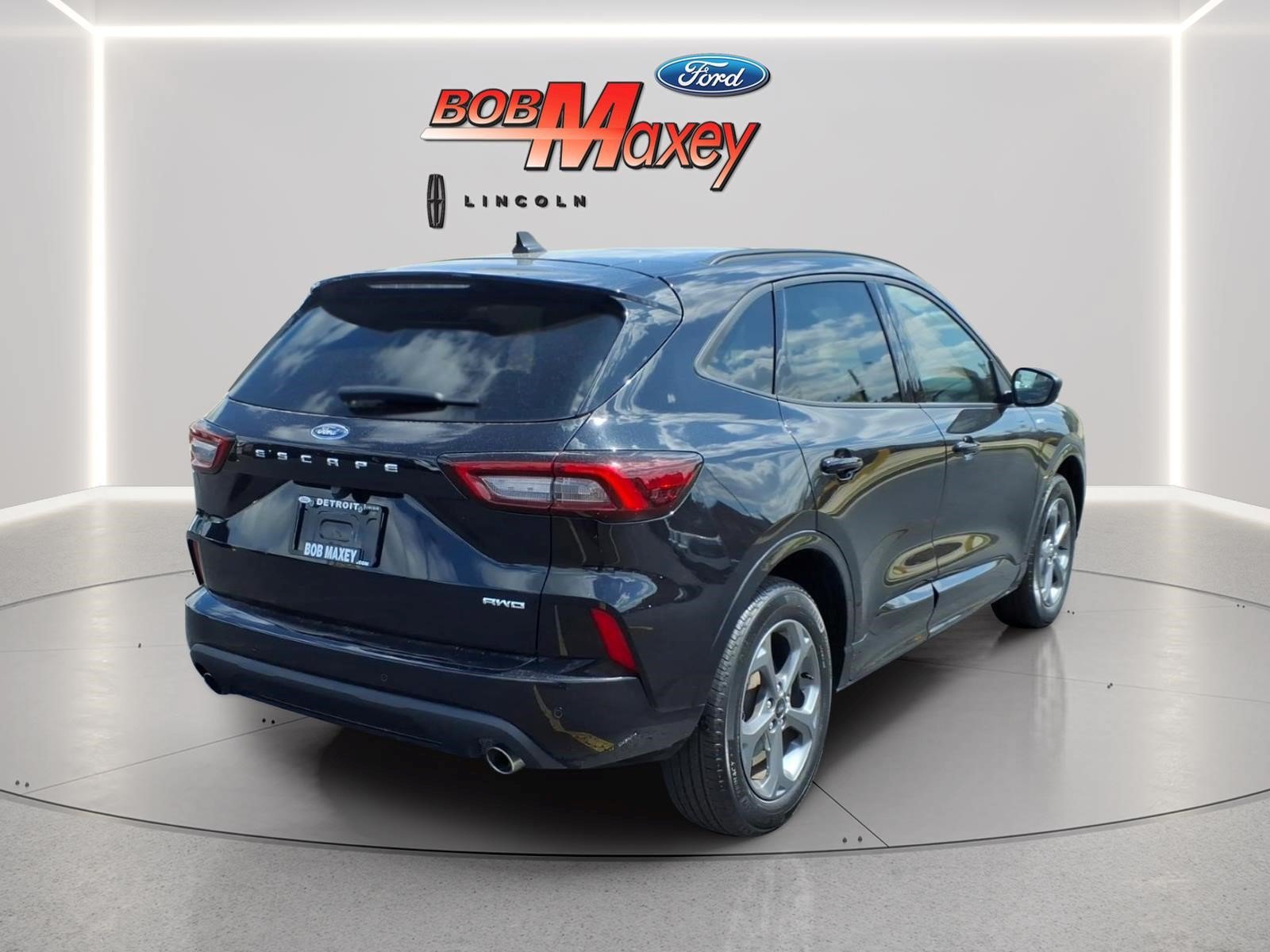 Certified 2024 Ford Escape ST-Line w/ Tech Pack #1 AWD/4WD image 4