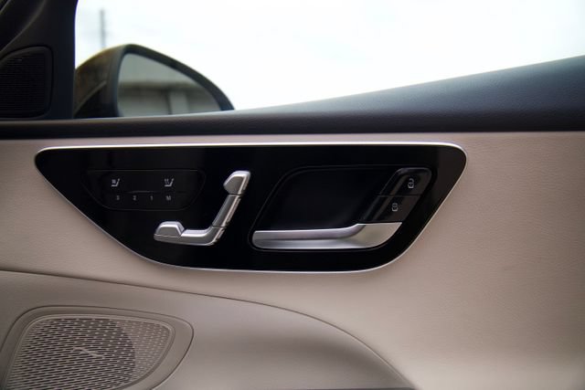 Used 2025 Mercedes-Benz C 300 4MATIC Sedan image 21