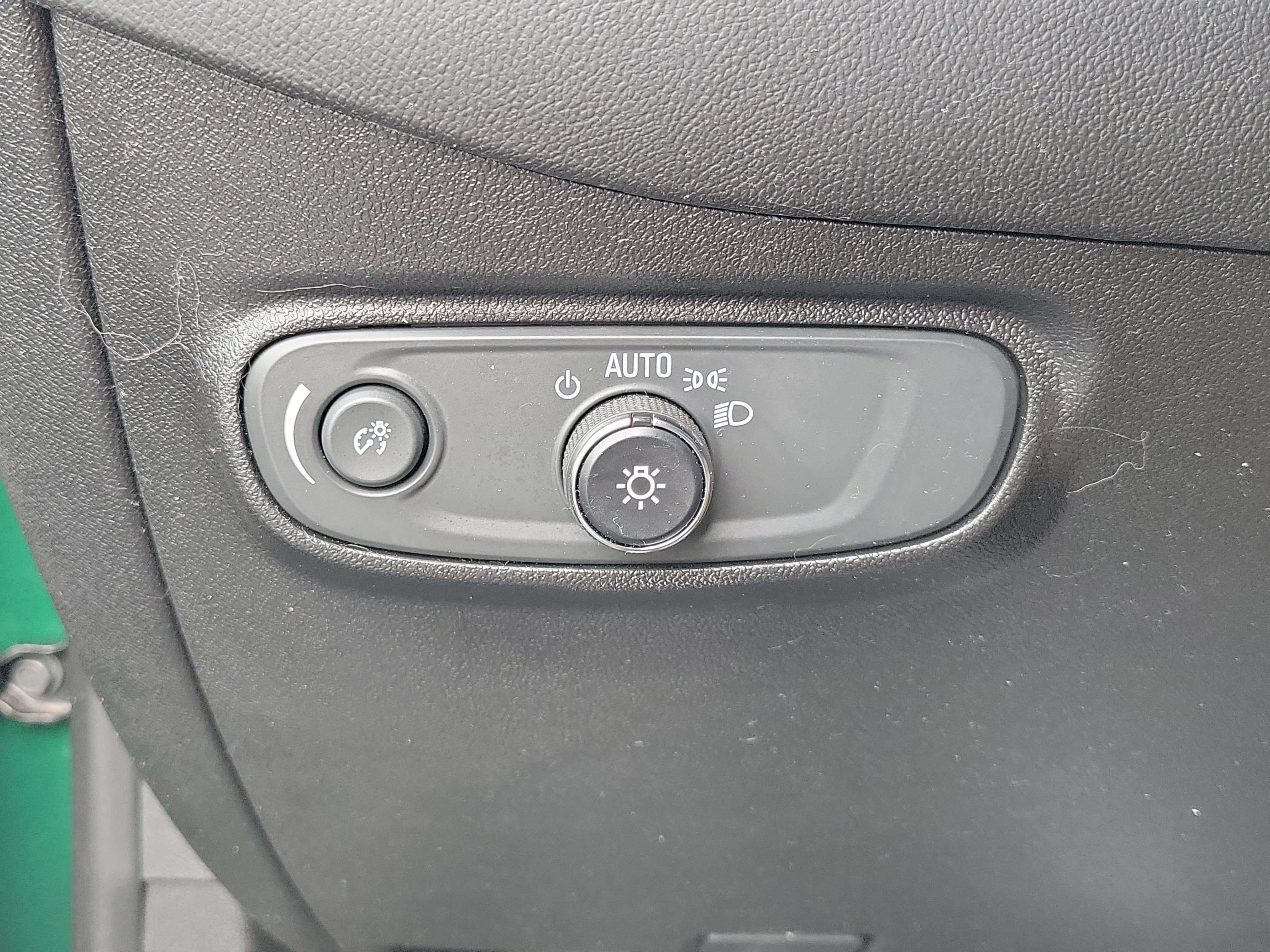 Used 2019 Chevrolet Equinox LS FWD image 28