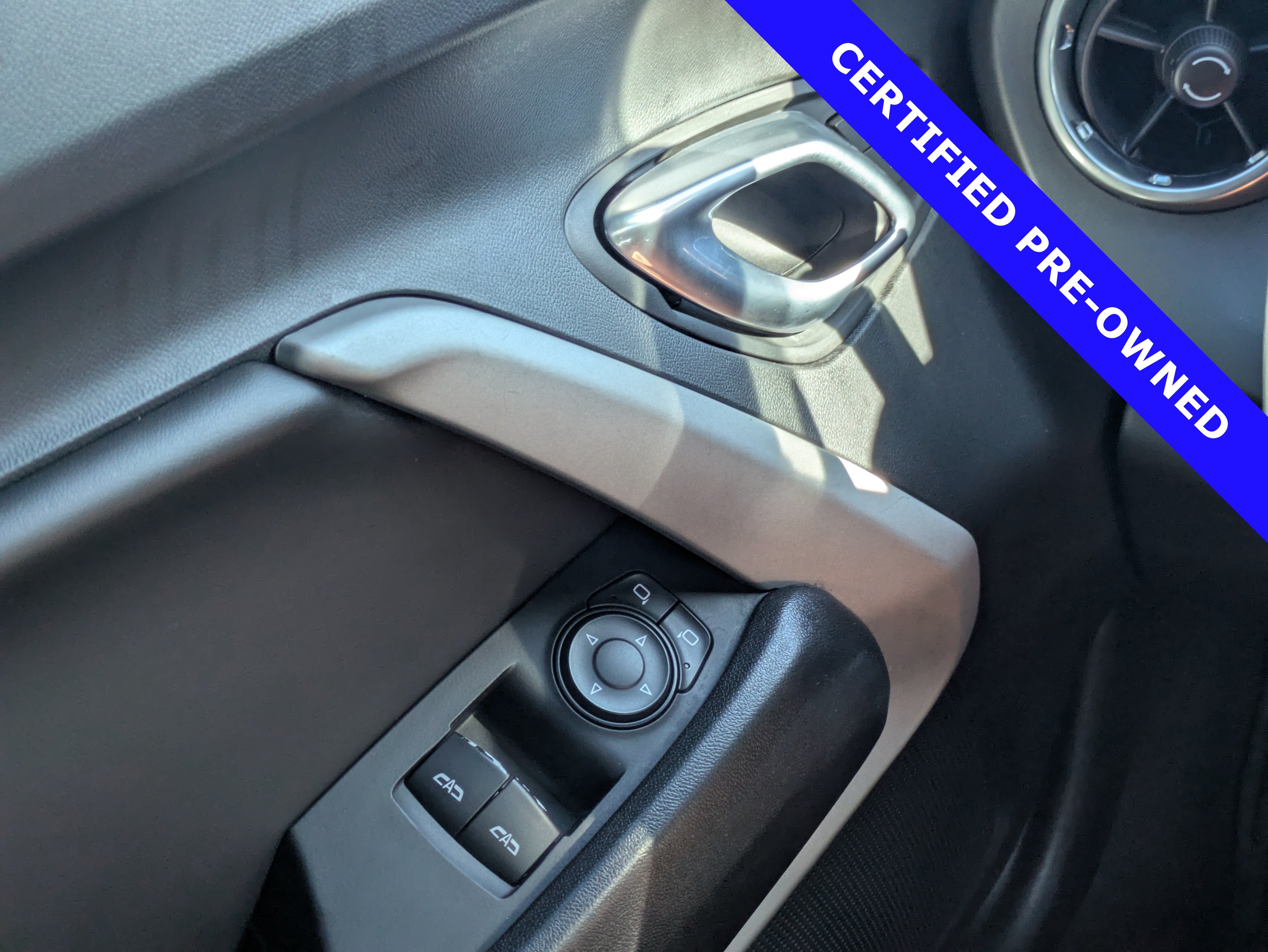 Used 2018 Chevrolet Camaro LT RWD image 18