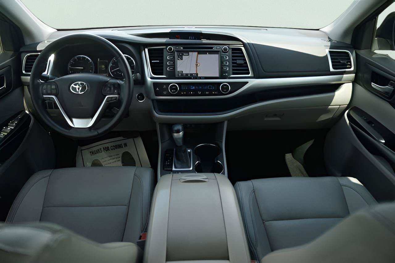 Used 2017 Toyota Highlander XLE FWD image 21