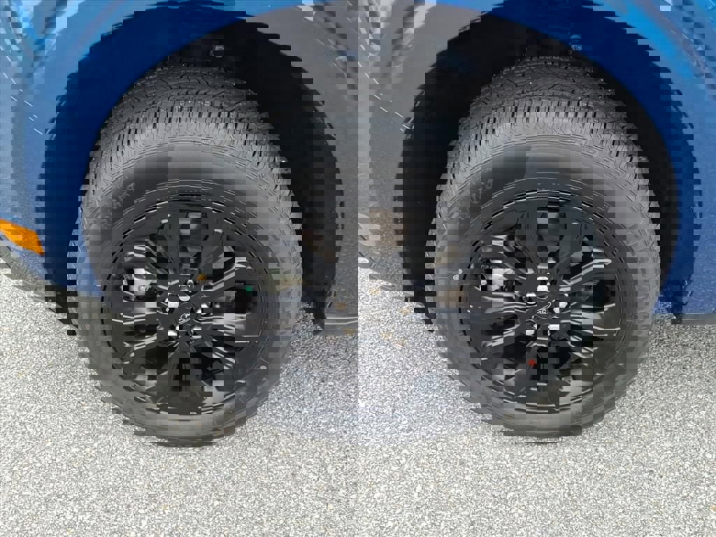 Certified 2024 Ford Maverick XLT w/ XLT Luxury Package image 6