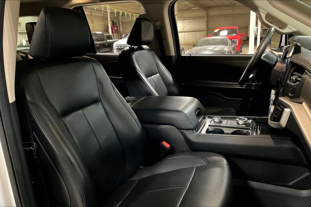 Certified 2024 Ford Expedition Max XLT image 9