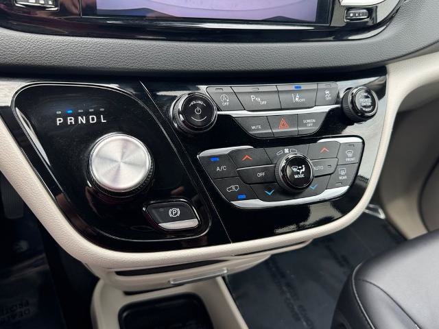 Used 2024 Chrysler Pacifica Touring-L FWD image 21