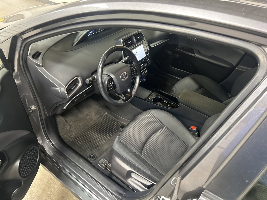 Used 2021 Toyota Prius Prime LE image 2
