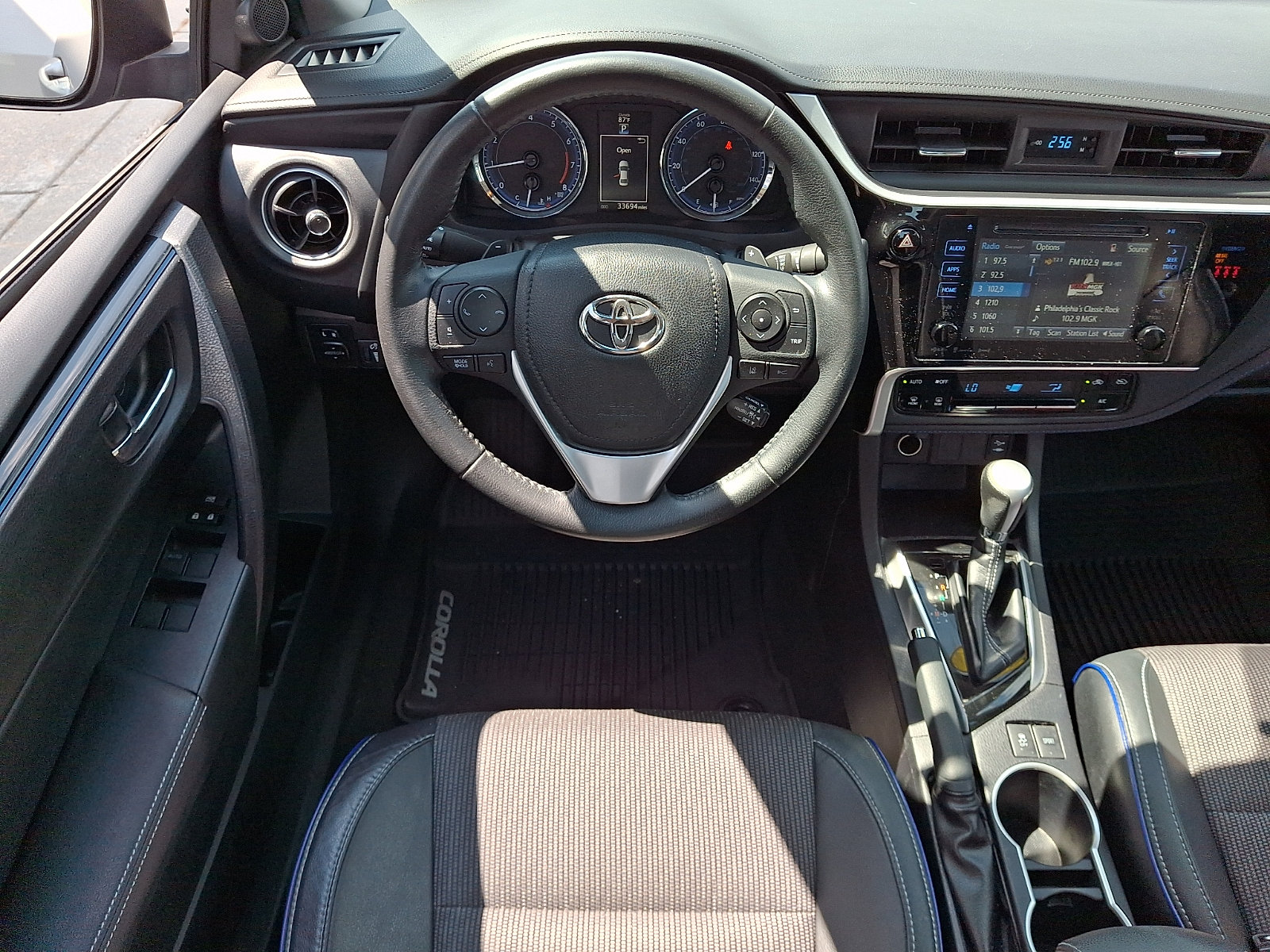 Used 2019 Toyota Corolla SE w/ SE Premium Package FWD image 13