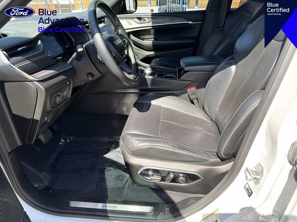 Used 2022 Jeep Grand Cherokee Overland w/ Advanced Protech Group III AWD/4WD image 21