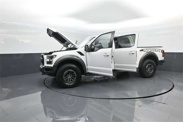 Certified 2018 Ford F150 Raptor w/ Equipment Group 802A Luxury image 37