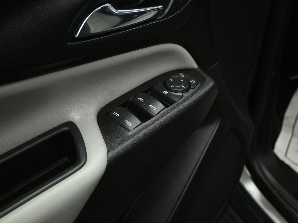 Used 2019 Chevrolet Equinox LS image 37