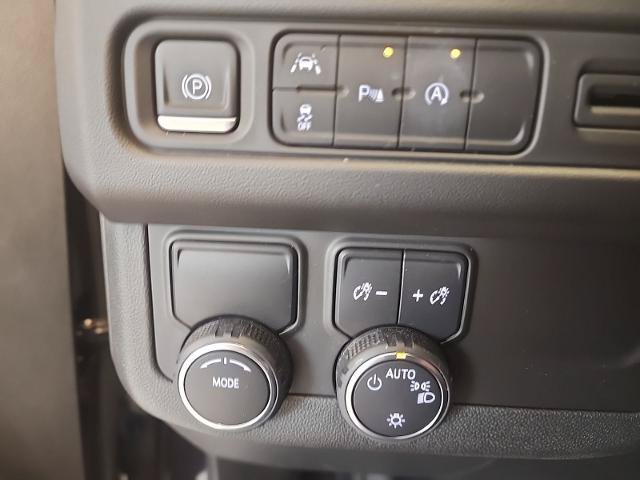 Used 2024 Chevrolet Suburban LS RWD image 20