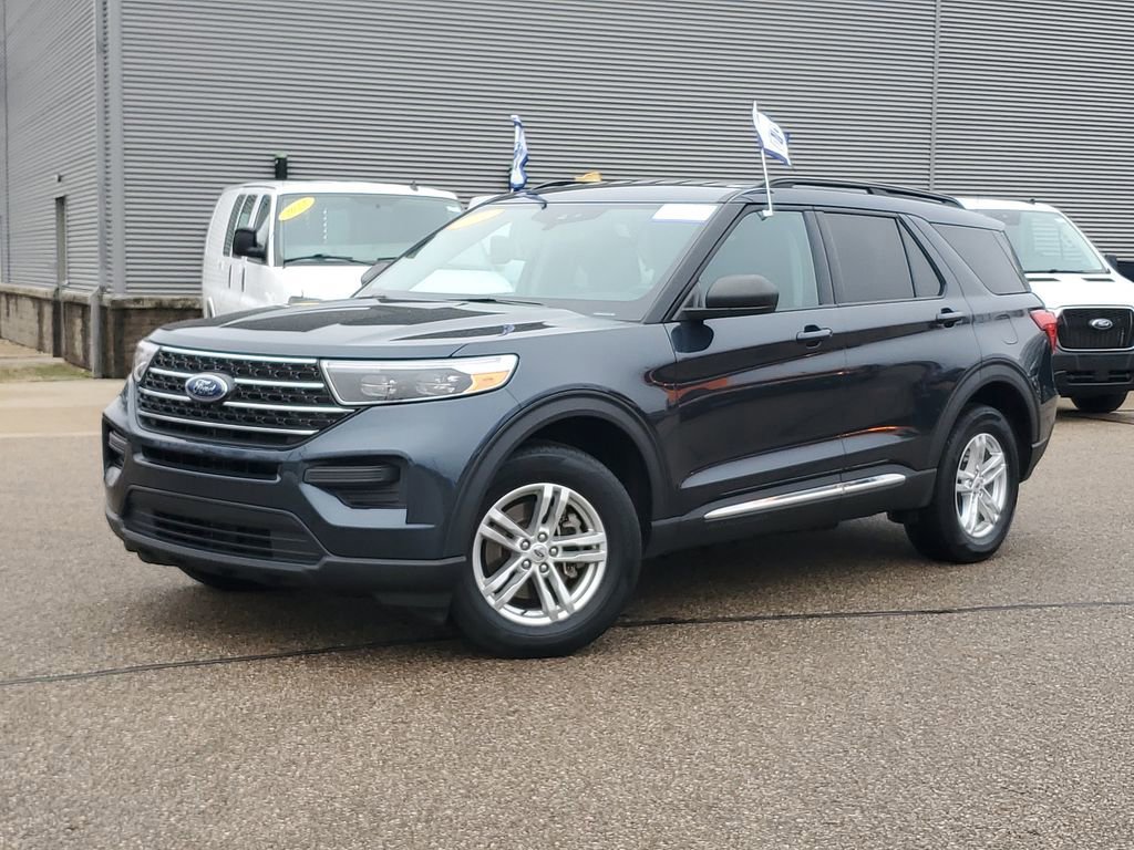 Certified 2023 Ford Explorer XLT w/ Class IV Trailer Tow Package image 2