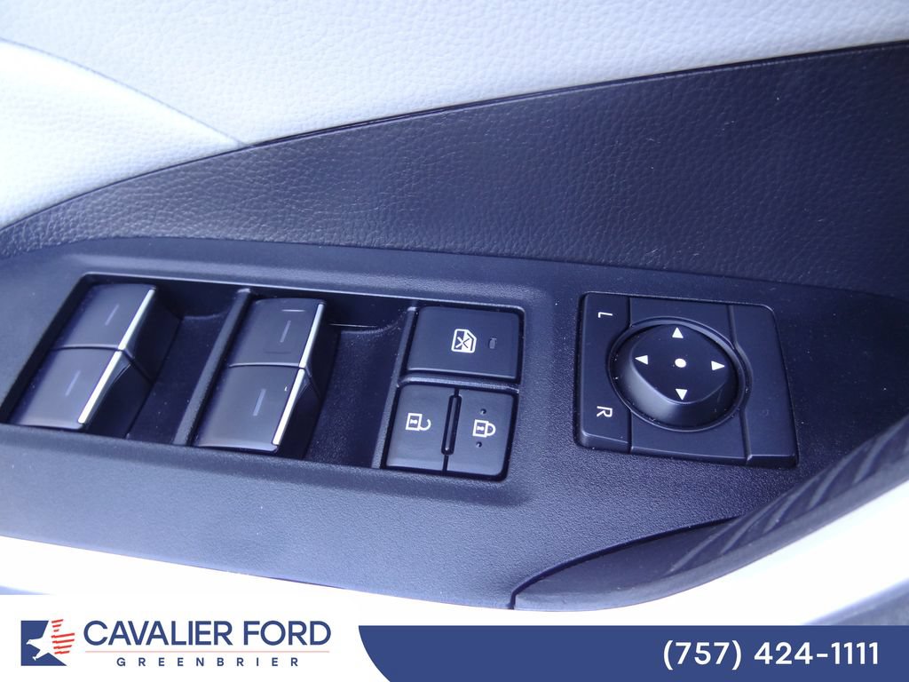 Used 2025 Toyota RAV4 XLE w/ Convenience Package AWD/4WD image 15