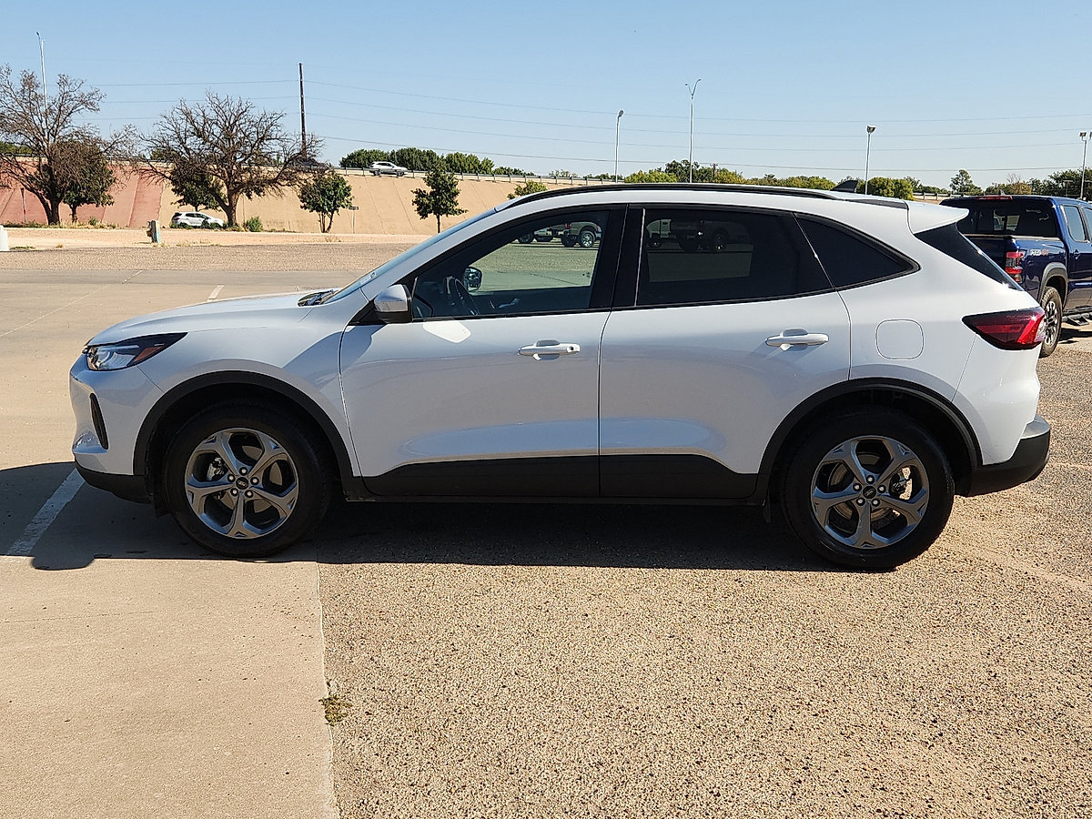 Certified 2025 Ford Escape ST-Line Select AWD/4WD image 2