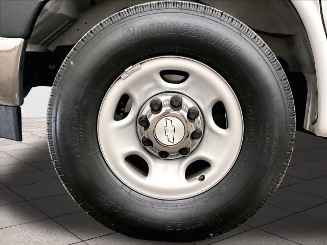 Used 2018 Chevrolet Express 3500 LT w/ LT Preferred Equipment Group RWD image 8