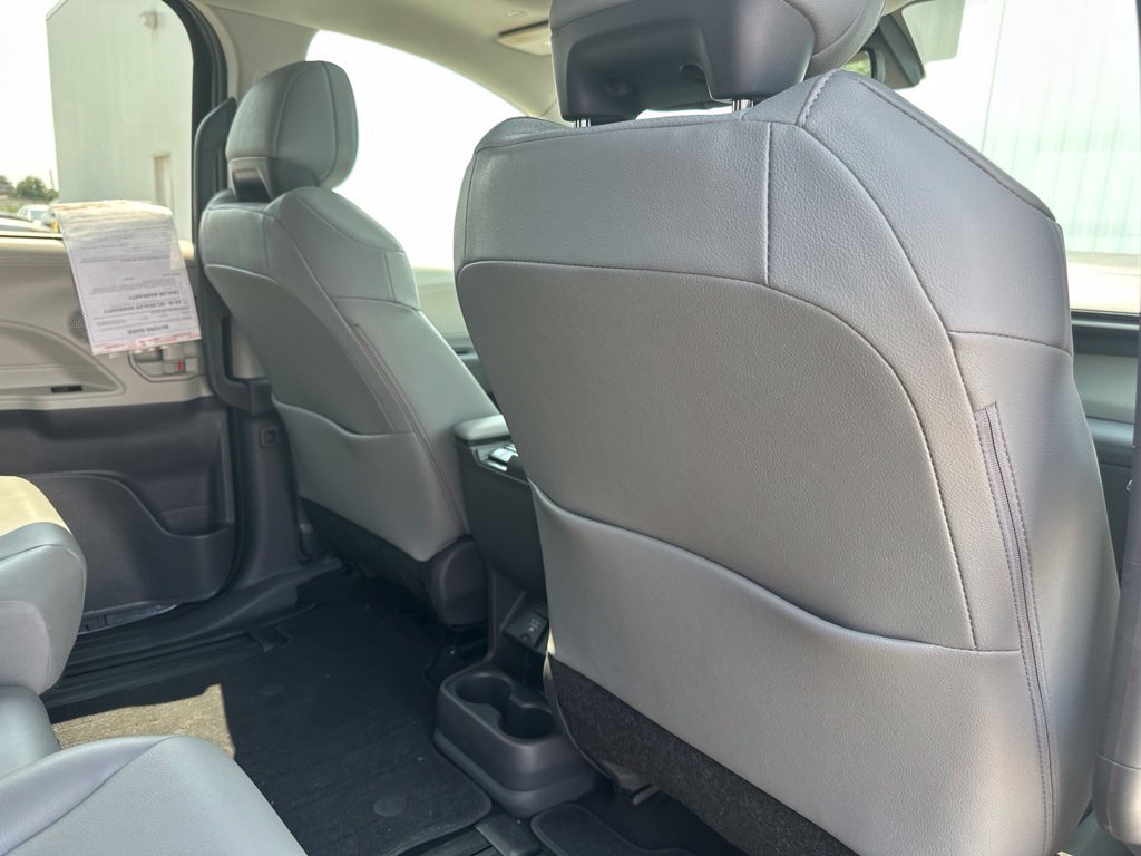 Used 2021 Toyota Sienna XLE w/ XLE Plus Package FWD image 27