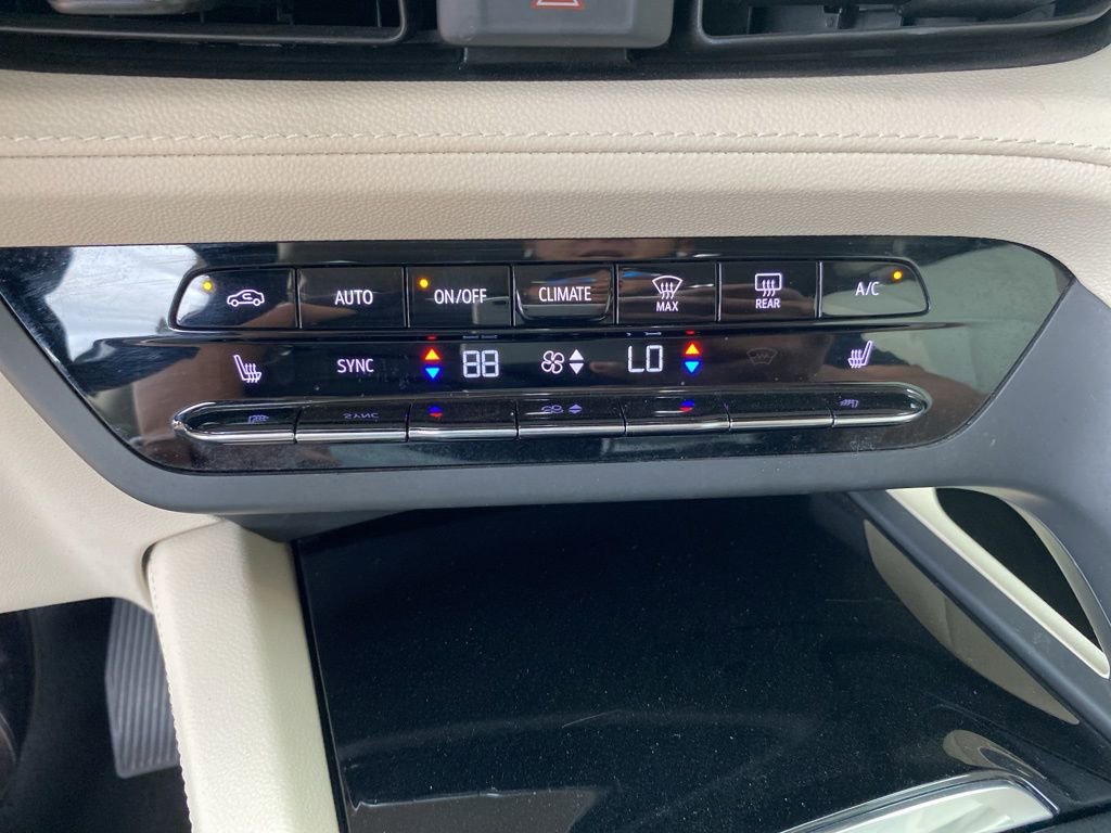 Used 2023 Buick Envision Preferred image 38