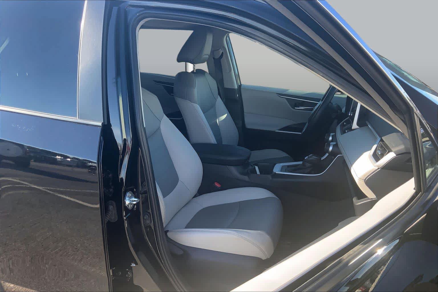 Used 2025 Toyota RAV4 XLE Premium w/ Weather Package FWD image 9