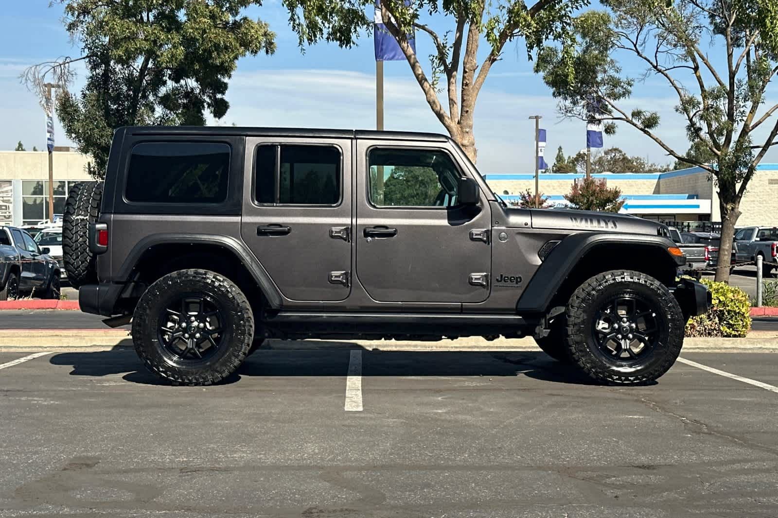 Used 2025 Jeep Wrangler Unlimited Sport AWD/4WD image 9
