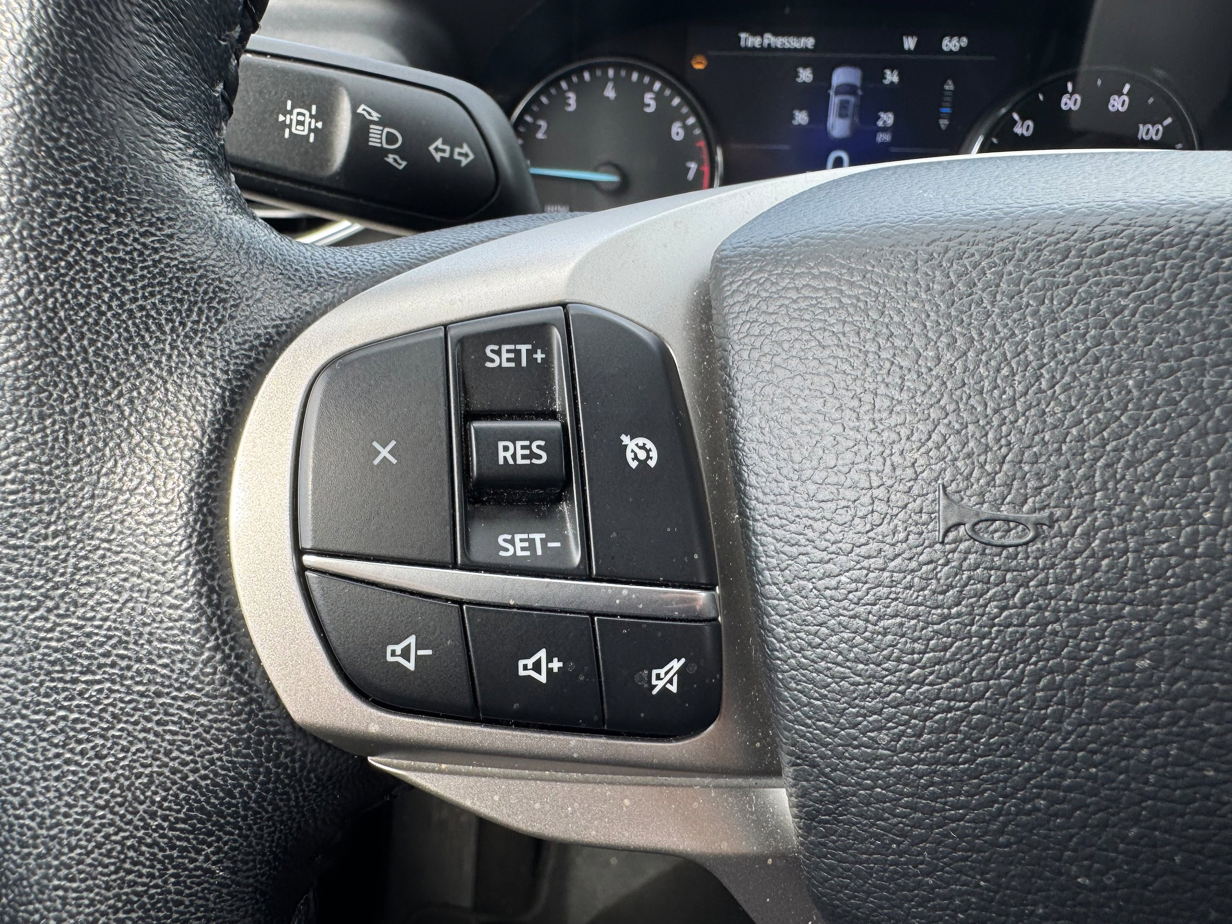 Certified 2022 Ford Explorer XLT w/ Equipment Group 202A AWD/4WD image 15