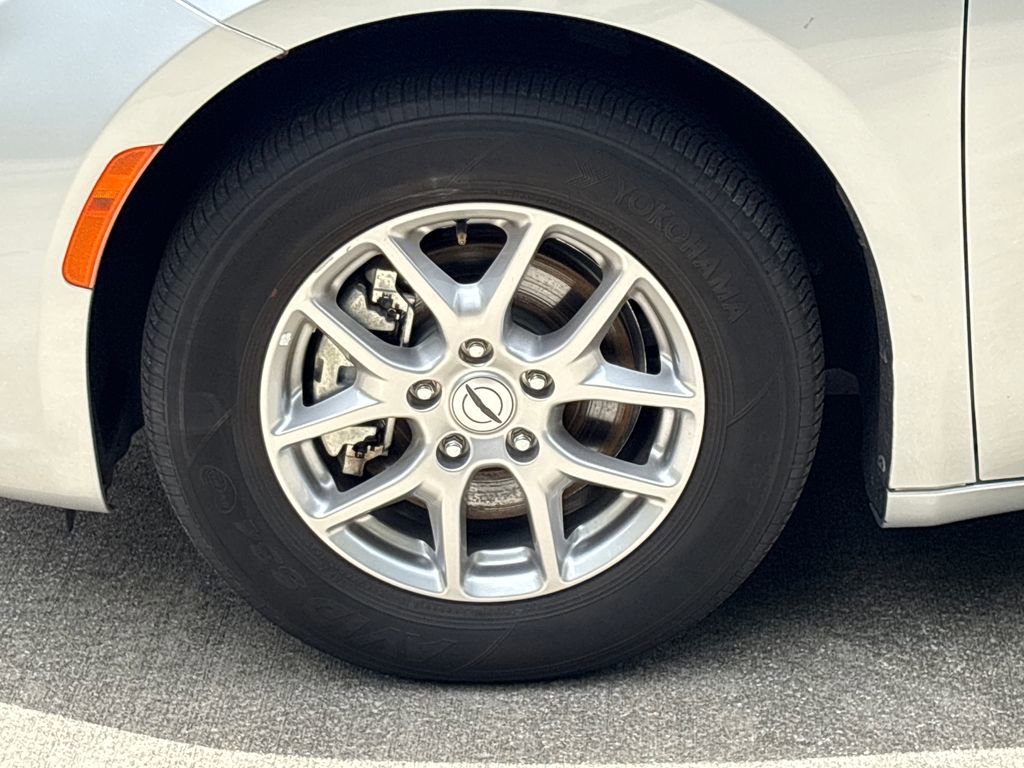 Used 2024 Chrysler Pacifica Touring-L FWD image 12