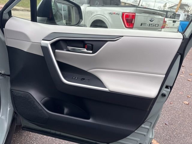 Used 2021 Toyota RAV4 XLE Premium image 31