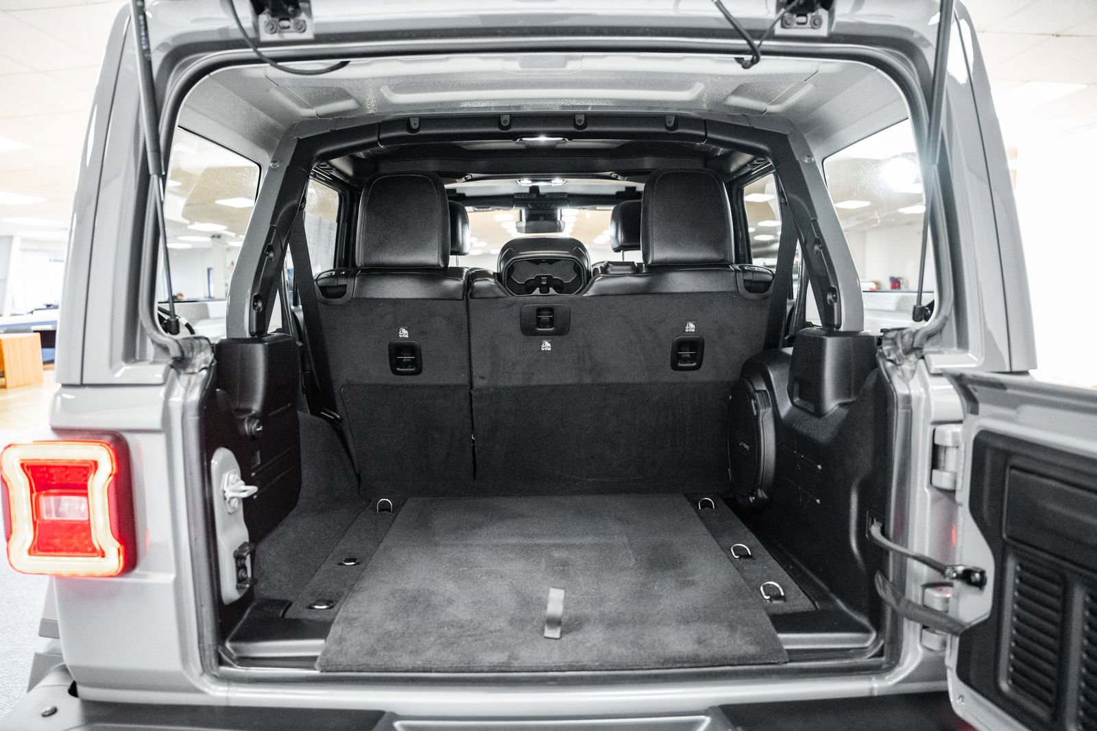 Used 2023 Jeep Wrangler Unlimited Rubicon 392 image 23