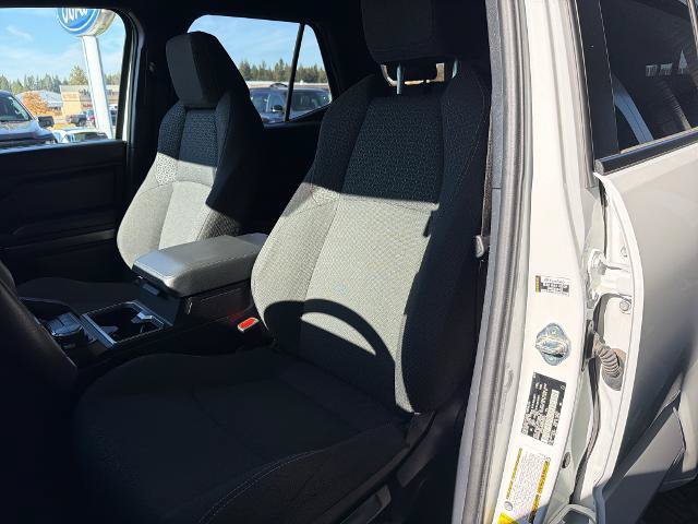 Used 2025 Toyota 4Runner SR5 AWD/4WD image 16