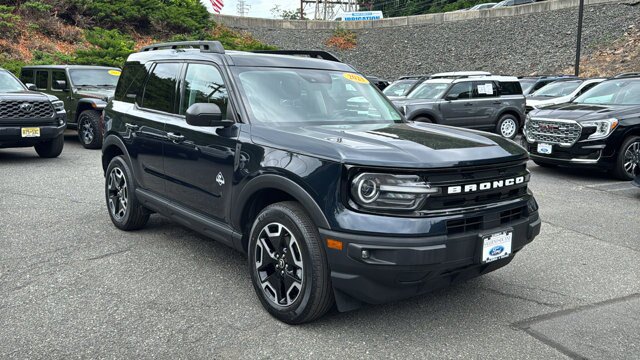 Certified 2023 Ford Bronco Sport Outer Banks w/ Tech Package AWD/4WD image 3