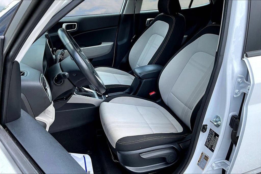 Used 2025 Hyundai Venue SEL FWD image 22