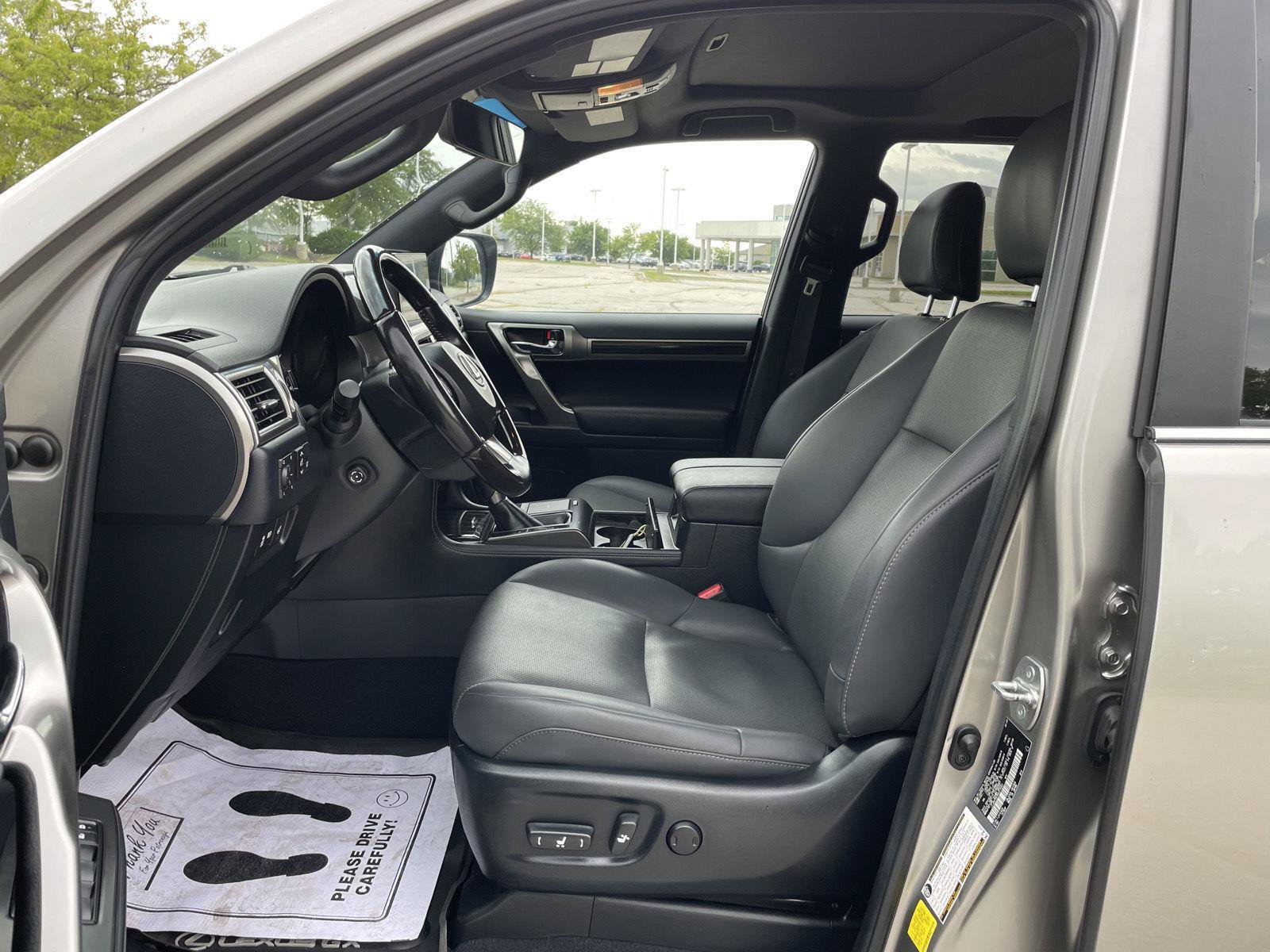 Used 2022 Lexus GX 460 Premium w/ Accessory Package AWD/4WD image 17