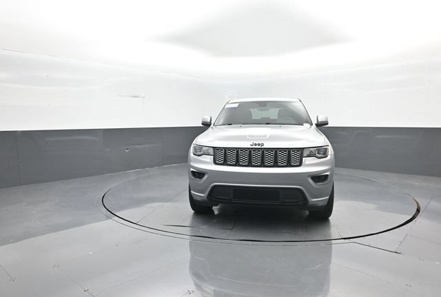Used 2020 Jeep Grand Cherokee Altitude AWD/4WD image 4