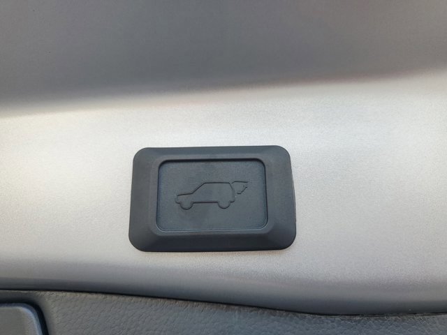 Used 2023 Toyota RAV4 XLE Premium image 9