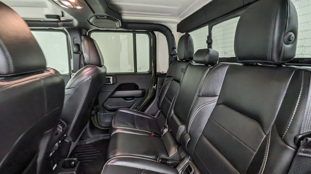 Used 2022 Jeep Gladiator Overland w/ Dual Top Group AWD/4WD image 35