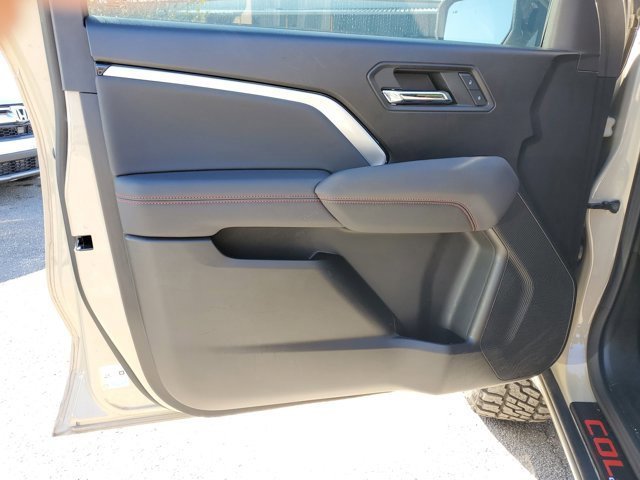 Used 2024 Chevrolet Colorado Z71 w/ Z71 Convenience Package 2 image 16