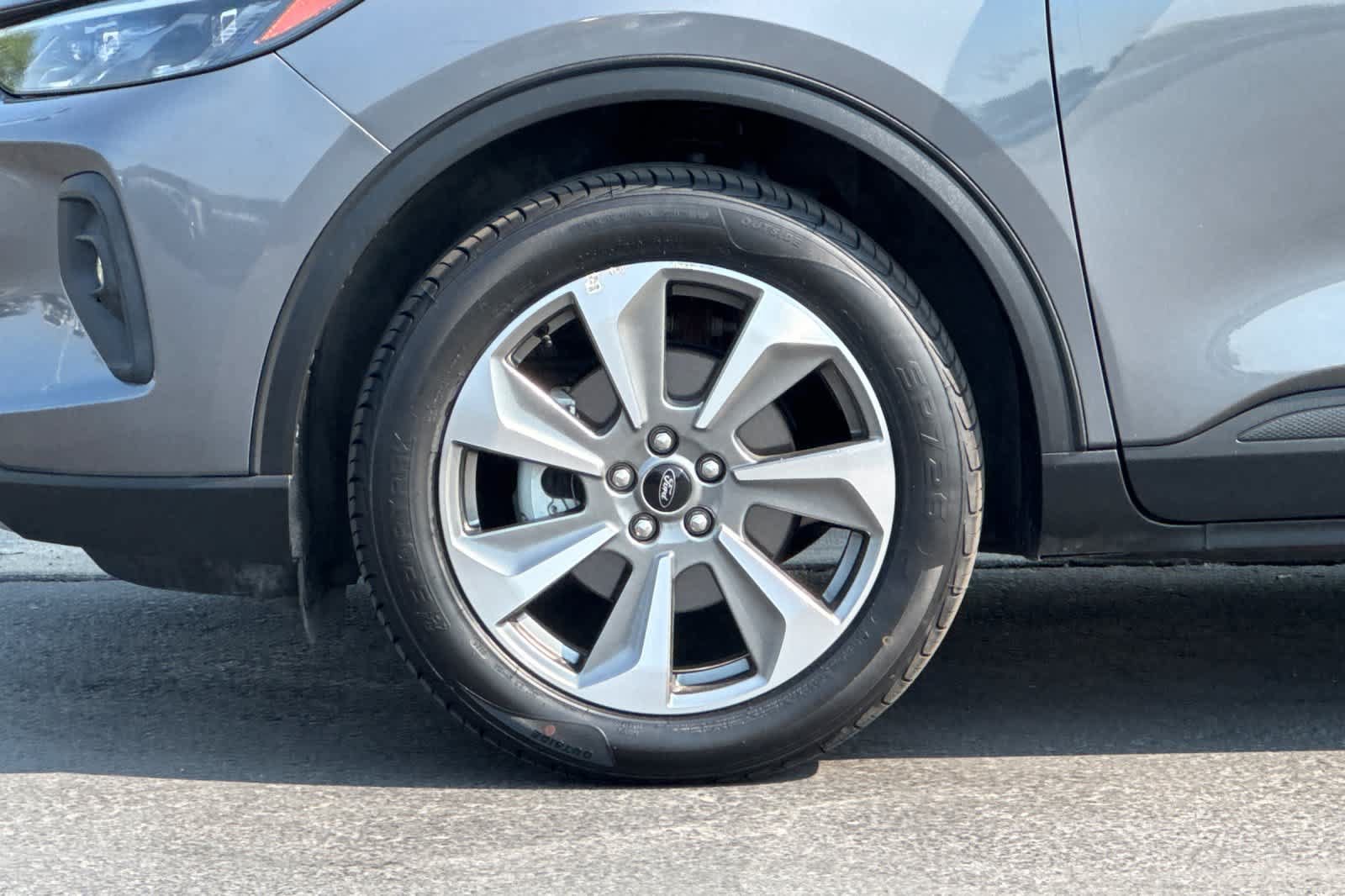 Certified 2025 Ford Escape Platinum AWD/4WD image 27