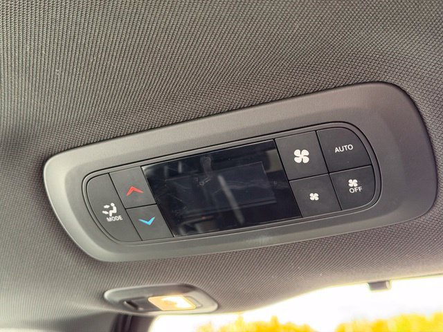 Used 2020 Chrysler Pacifica Limited w/ S Appearance Package FWD image 35