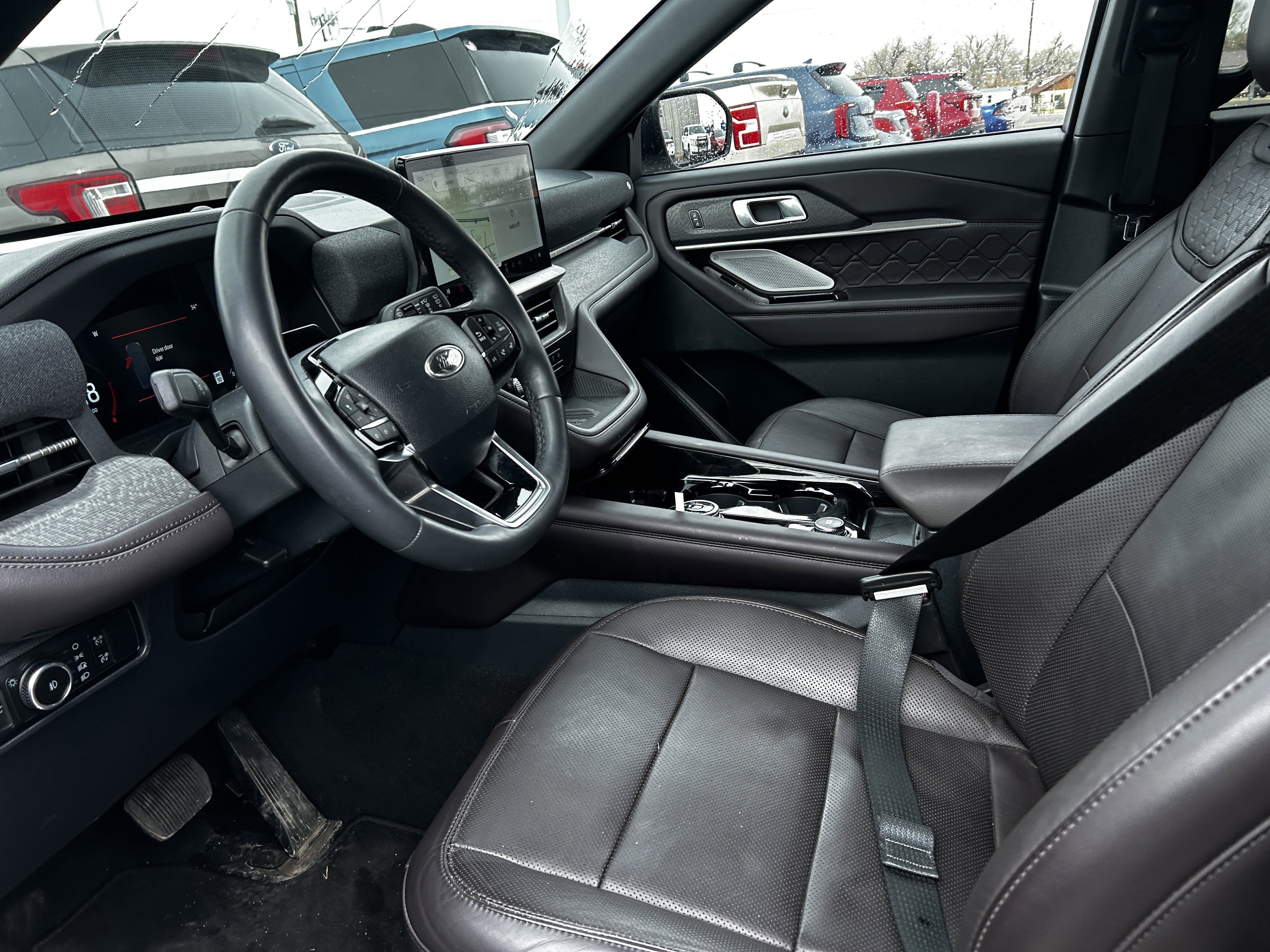 Certified 2025 Ford Explorer Platinum w/ LUX Leather Package image 10