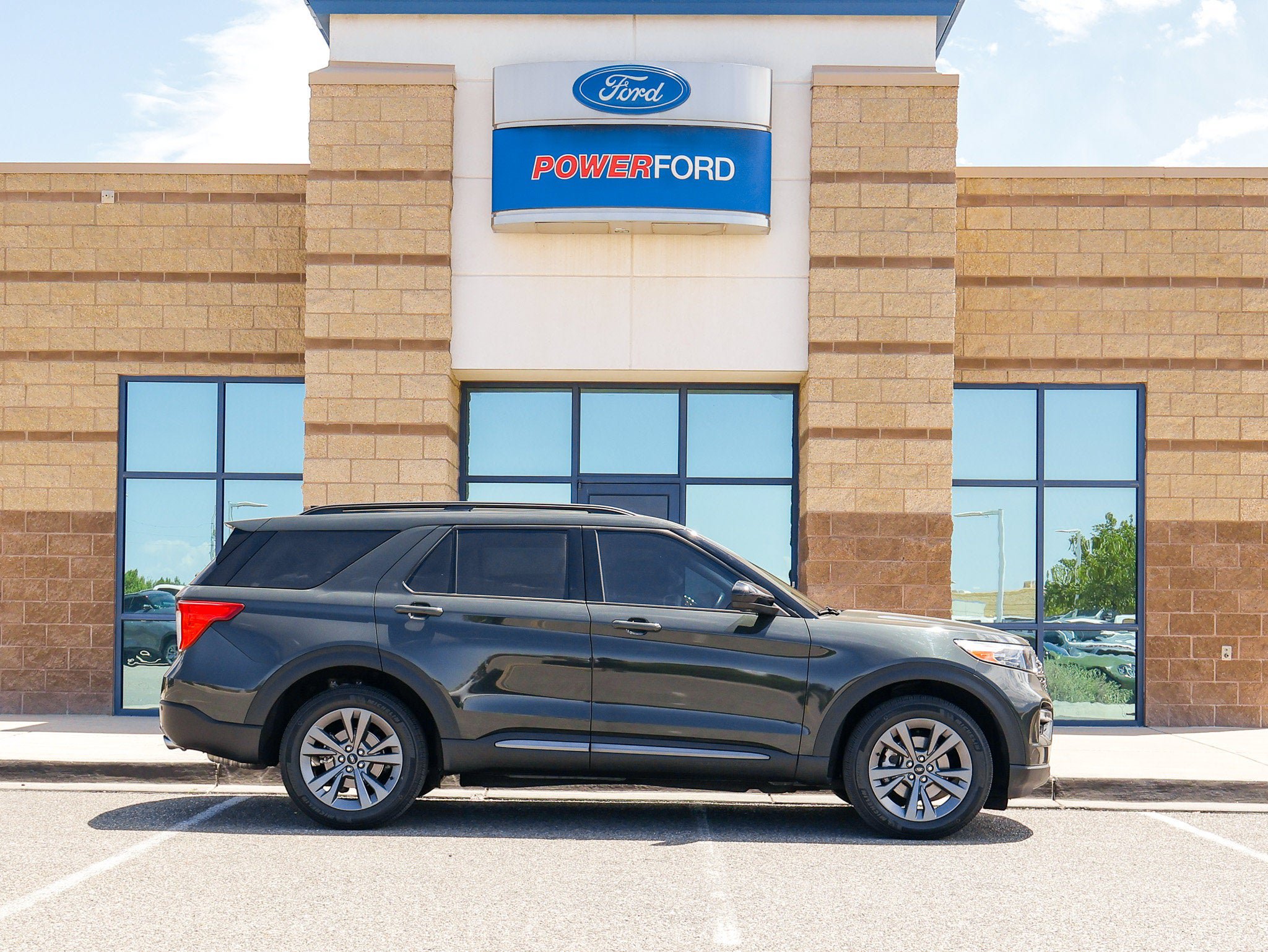 Certified 2023 Ford Explorer XLT w/ Equipment Group 202A AWD/4WD image 5
