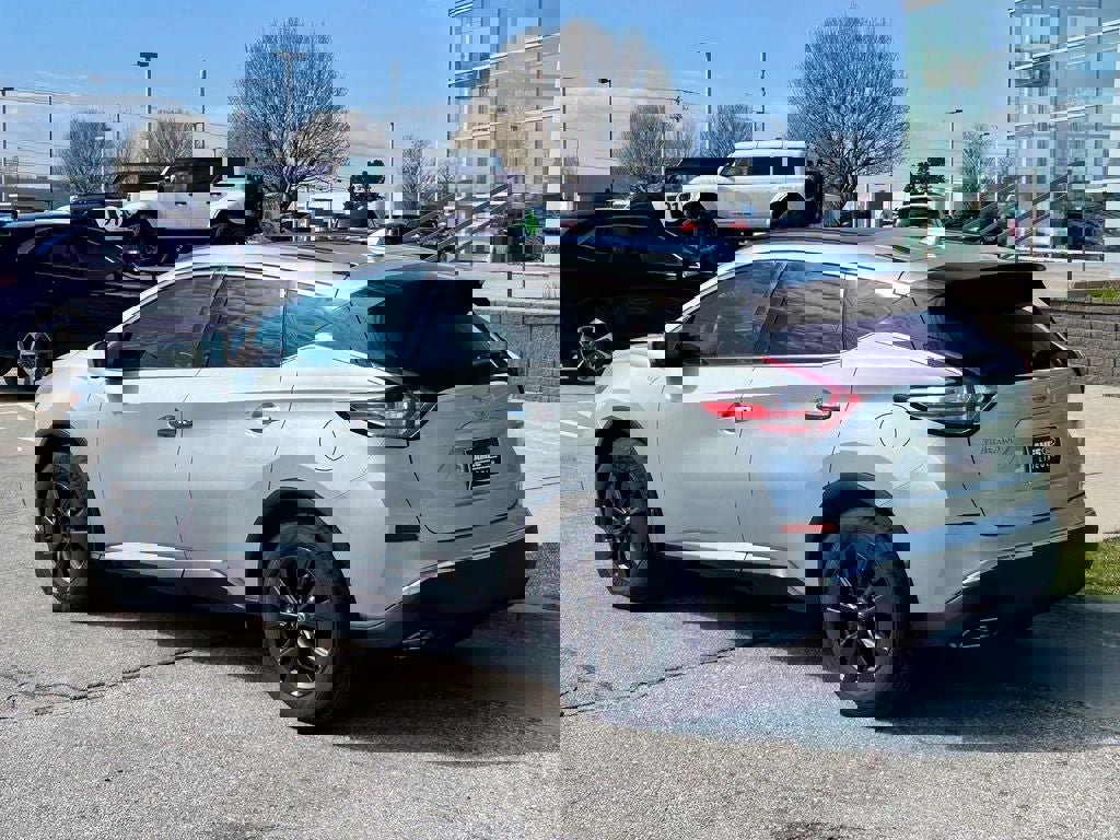 Used 2018 Nissan Murano SV w/ Premium Package image 4