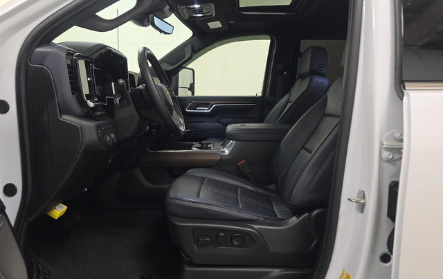 Used 2024 Chevrolet Silverado 2500 High Country w/ High Country Premium Package AWD/4WD image 5