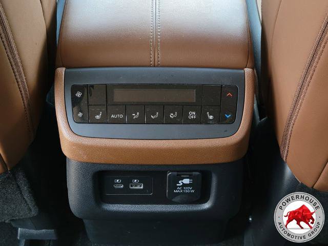 Used 2025 Nissan Pathfinder Platinum w/ Lighting Package (N92) FWD image 19