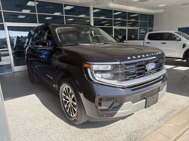 Certified 2025 Ford Expedition Platinum AWD/4WD image 3