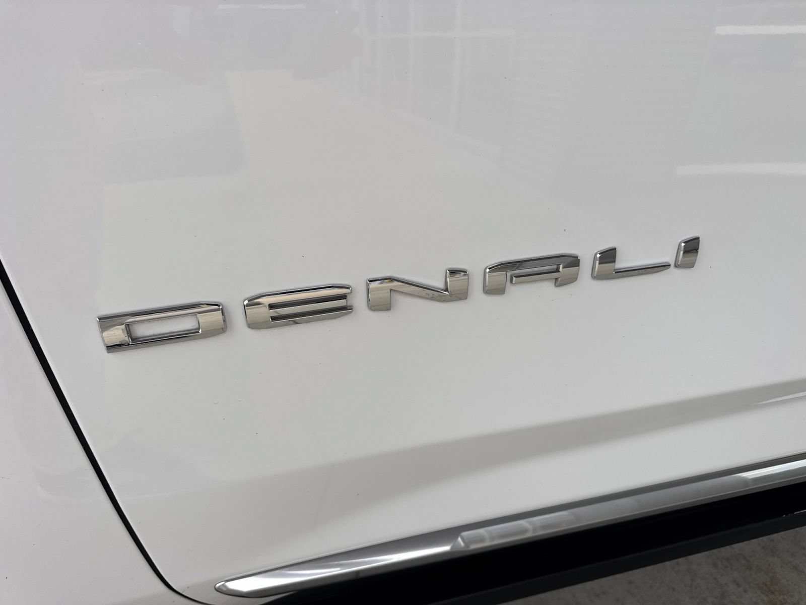 Used 2021 GMC Yukon XL Denali w/ Denali Premium Package AWD/4WD image 14