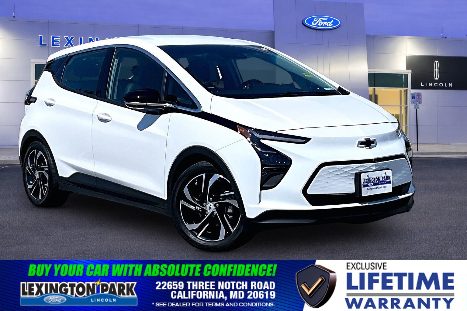 Used 2023 Chevrolet Bolt LT w/ Infotainment Package FWD image 1