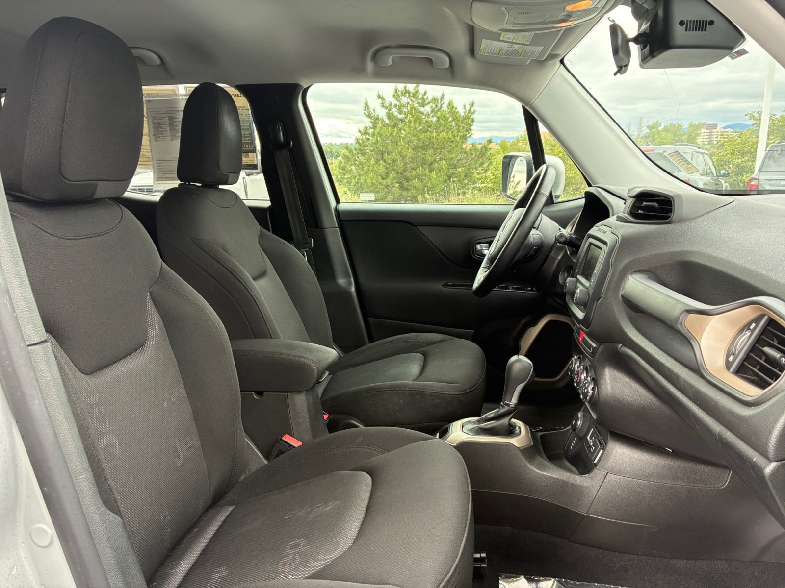 Used 2017 Jeep Renegade Latitude w/ Cold Weather Group AWD/4WD image 19