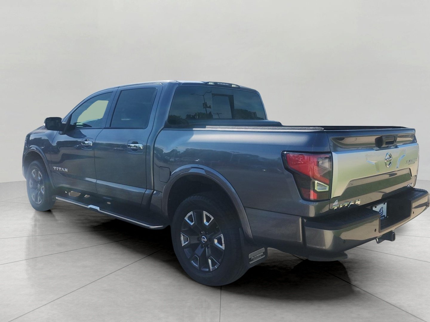 Used 2021 Nissan Titan Platinum Reserve w/ Moonroof Package AWD/4WD image 9