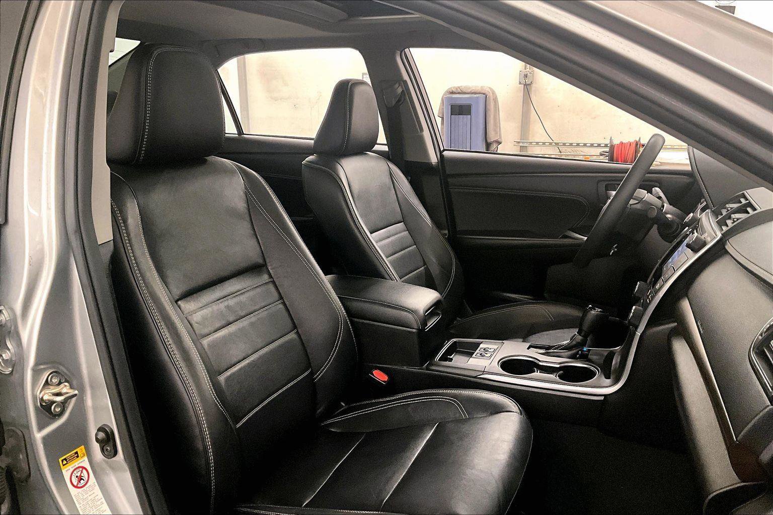 Used 2017 Toyota Camry XLE w/ Moonroof Package image 7